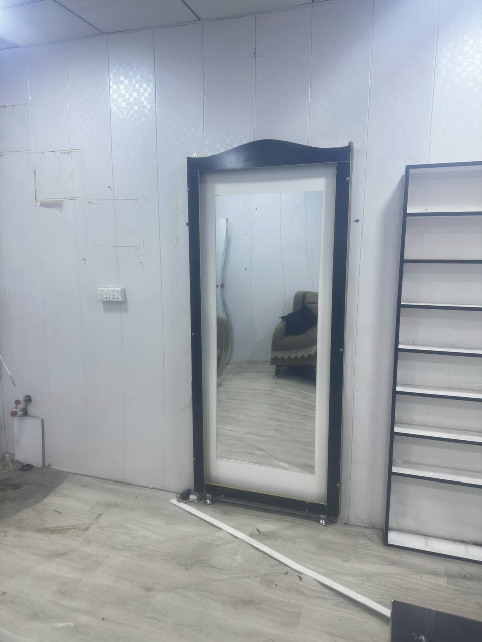 مرايات مال صالون للبيع مع غراض ***********
