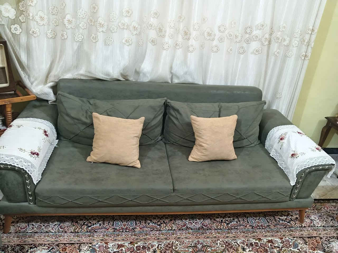 غراض بيت كامله البيع
التخم الزيتوني جديد 750 بي مجاال. 

  <>التخم الرصاصي 600 وبي مجال.  

<>الغرفه الصاج مليون 550بيهه مجال

<>التخم الازرق 500 بي مجال.

<>ميز الطعام 300بي مجال

<> العنوان مناوي باشه


**إذا كنت صاحب هذا الإعلان وتريد حذفه لأي سبب، رجاءا أرسل رسالة إلى الدعم الفني**