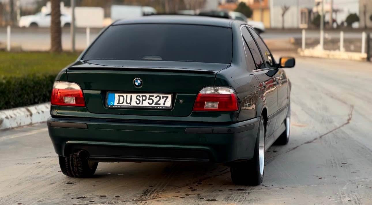 بە ناوی خوای گەورە
خوای گەورە بیکاتە قسمەتی هەموو لایەک
بیئیم سەقەر مۆدیل ٢٠٠٢
سەیارەکە سوکان عەکس بووە گۆراوە بۆ سوکانی خۆمان بە شەرتی ئەوەی کەس هەست نەکات 
سەیارەکە قەپات مواسەفاتە بەس کوشن کارەبا نییە
تازە تەعمیرە هەموو گیانی بە شەرت 
مەکینە ٥٢٥ دەبل دیجیتال بوخاریشی بە شەرت 
3گێر ئۆتۆ عادی سپۆرت
سلایت شوشە 
ناو زەرد 
لایت ئەلقە 
Cd box 
پشت و پیش M
٤ویل تایەی لۆکی M18
تازە بۆیاخ کراوەتەوە لەسەر ساخی بە شەرتی ئەوەی چەکوچی نەبێت 
گێر مەکینە کارەبای و قووەتی هەموو گیانی بە شەرت 
هەموو شتێکم نووسیووە مشتەری دەتخەمە سەر چاوم
شوێن رانیە 
٦٠گەلاو مەجالێکی برایانە 
*********** 
ڤایبەر واتس ئەپ رانية, السليمانية
