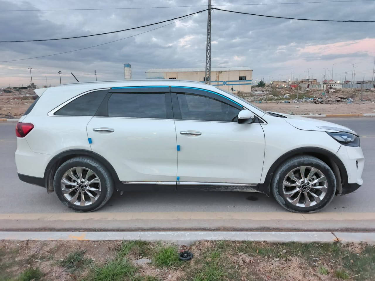 السلام عليكم سياره نوع سورنتو خليجي موديل 2019 فول موصفات عده البنراما كفاله عامه من ضربه وصبغ وضربه سياره جديده مال جناي سته اسلندر سبعه راكب 3قطع تبريد كفاله عامه  كير ومكينه حداديه  كشنات كهربائي مري شفط جنطه كهربائي  باب ترحيب  دوسات لد باب لدالسياره جاهزه تحويل ثانيوم العنوان كربلاء السعر 238 وبيها مجال حك الجيه رقم الهاتف***********
