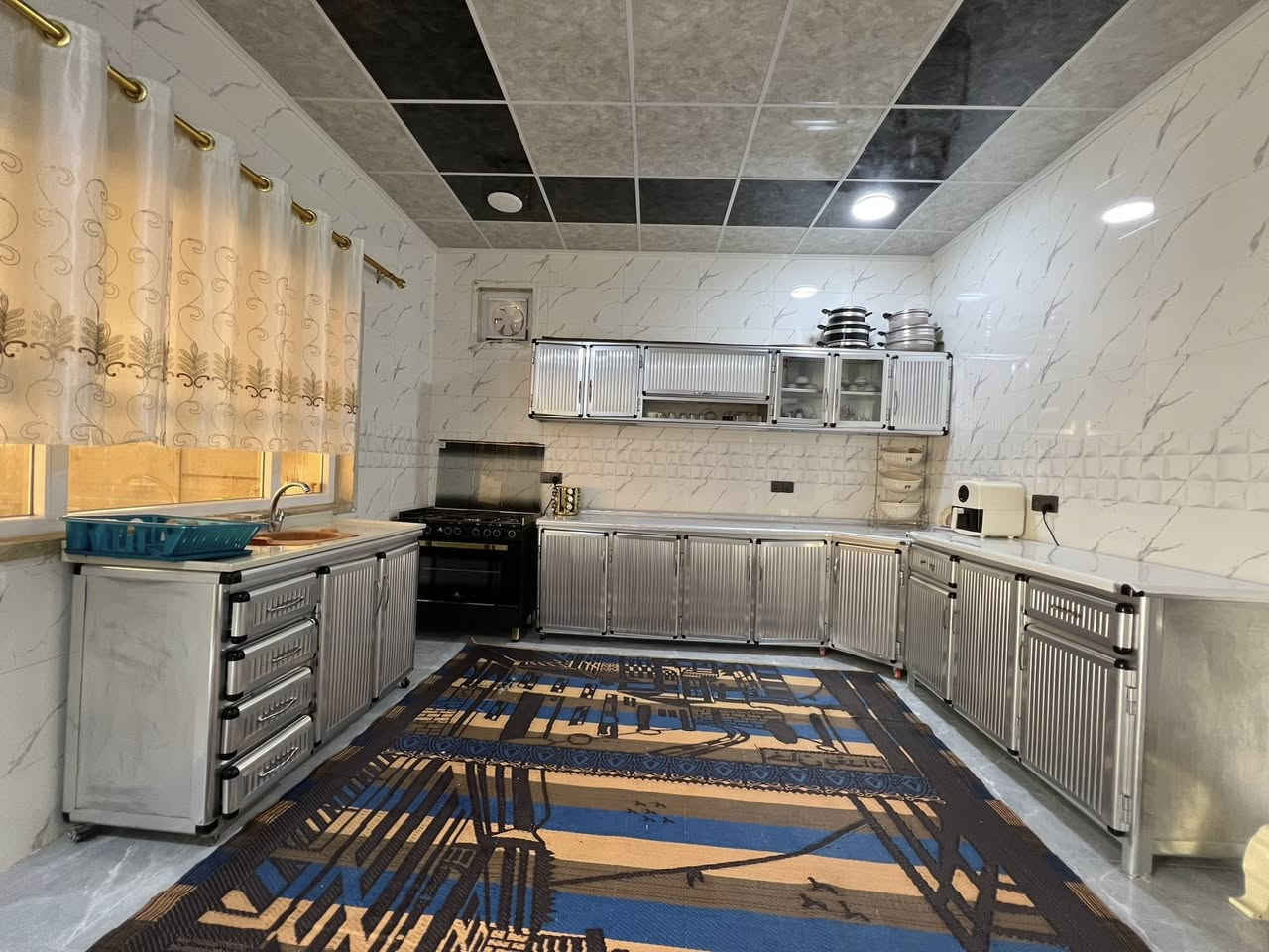 السلام عليكم كونترات مطبخ كامل للبيع للاستفسار اكثر تواصل علة الغاص او علة الرقم ***********
