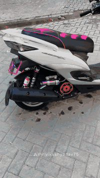 سلام عليكم سكنس لد للبيع نضافه فول مكفوله محرك وكفر تزويد خارجي المشي معدل وسرعه فول أي حاجه بالدراجه ما امبدله بيهه ما عدا قايش وخرز امبدلات السعر خاص وبيهه مجال رجاء المايعرف بسعارهن لا يدخل أيضا للستفسار على الرقم ***********
