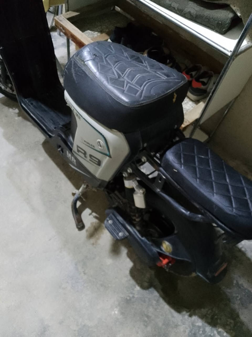 ار9 للبيع نضيفه البارحه بدلت خمس بطاريات جدد كهربائيات كلهه شغاله سعر ٣٢٥ الزبير ***********
