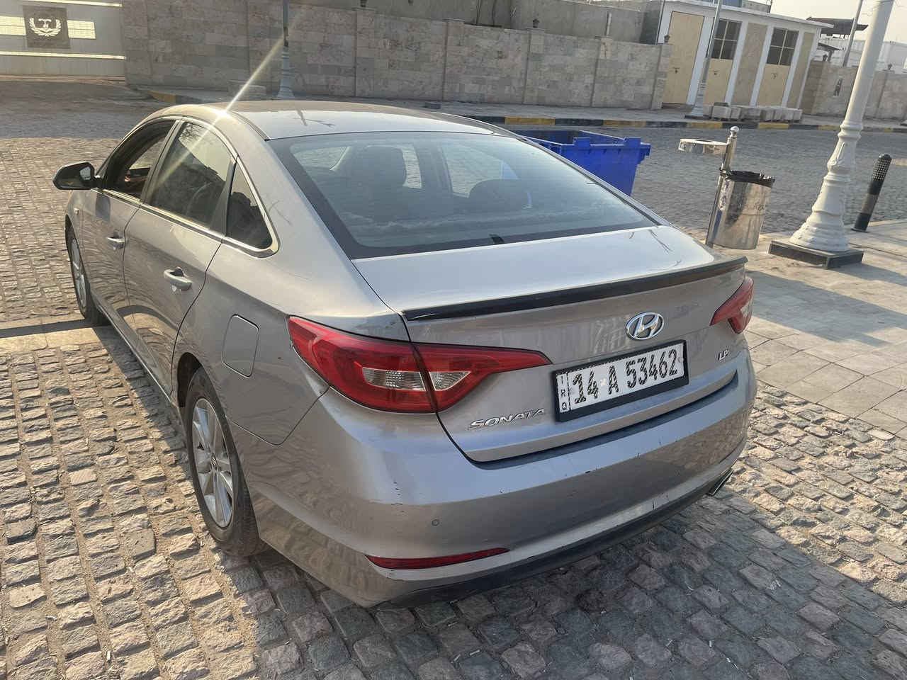 السلام عليكم شباب سوناتا 2017 ( كوري ) مواصفات LPi السياره نضيفه شوف العين رقم بصره مشروع وطني سنويه صالحه 2030  بسمنه السياره تحويل بنفس اليوم لا وكاله ولا مكاتبه كبل تحويل السعر ( ١٣٥) قفل السياره مكانها بصره ***********
