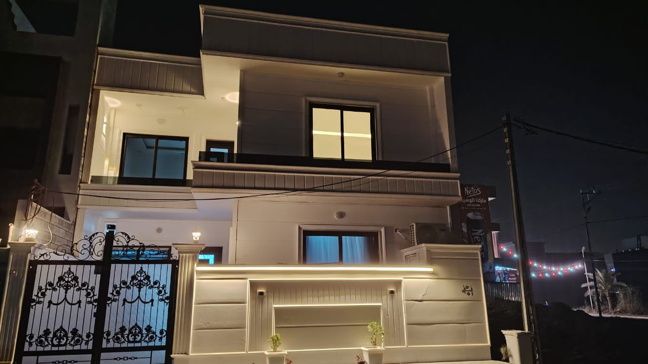 #لــلـبـيـع 

دار فـي حـي الـتـعـلـيـم 

سـنــد جــمـعـيـة الـنـور 

مــسـاحـة 150 مـتـر 

واجــهــة 10 مــتـر 

بــنـاء حـديـث 

طـابـقـيـن 

ط١(كراج،مطبخ، هول، استقبال، غرفتين نوم ، صحيات)

ط٢ (هول،٤ غرف نوم ، صحيات، )

للاستفسار التواصل على الرقم 

☎️ ***********
