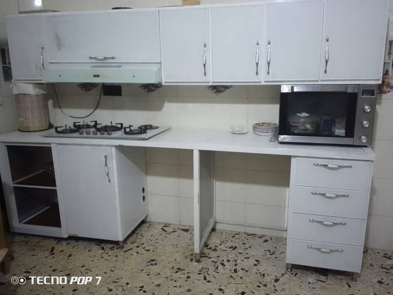 السلام عليكم 
كامنتر الامنيوم مترتين ونص والسنك مترتين وطباخ مع مرشحة السعر 425وبي مجال 
جرابي حديد اثنين 175وبي مجال 
الرقم ***********
