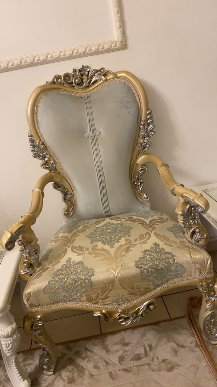 تخم ملكي للبيع قنفات ثنين ام 3 مقاعد
كرسيين ابو اليدات
كرسيين بدون يدات
التخم كله 10 مقاعد
وياه طبلات مالته
نظيف جدا بدون اي ضرر 
سعره مليون وبي مجال


**إذا كنت صاحب هذا الإعلان وتريد حذفه لأي سبب، رجاءا أرسل رسالة إلى الدعم الفني**