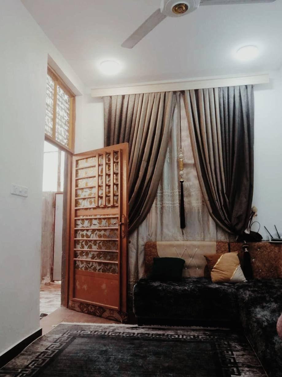 🏡 دار للبيع – زراعي سند ٢٥
📐 المساحة: ١٠٠ متر واجهة ٥ نزال ٢٠
📍 الموقع: الديوانية – طريق النجف ، التقية الثالثة، قرب مدرسة البشير الابتدائية
المواصفات:
غرفة نوم
صالة ومطبخ 
استقبال معزول
حمام منوّر
صحيات
البناء بلوك وعكادة 
⚡ الخدمات: ماء، كهرباء
💰 السعر: ٤٠ مليون دينار وبيه مجال
📞 للتواصل والاستفسار: *********** 📱
