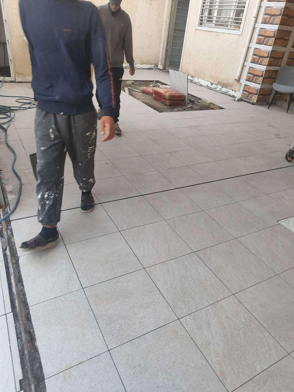 عمل مرمر سيراميك ارضيات وجدران ودروجه شغل شرط درجه اولى بسعار مناسبه الاستفسار***********
