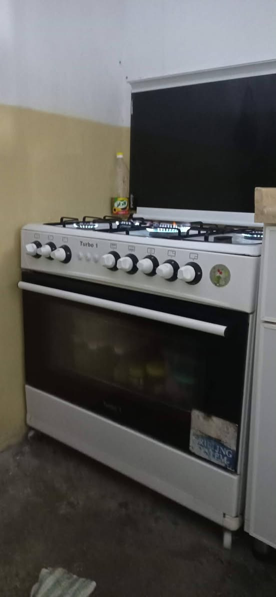 ئەم تەباغە 5 چاوە بۆ فرۆشتن
کارەبایی مەزبووتە 
فڕنی مەزبووتە 
تەنها چاوە گچکەی بەردی سوتاوە 
شوێن ڕانیە 
نرخ: 145هەزار محامەلە 
ژ.م:***********
