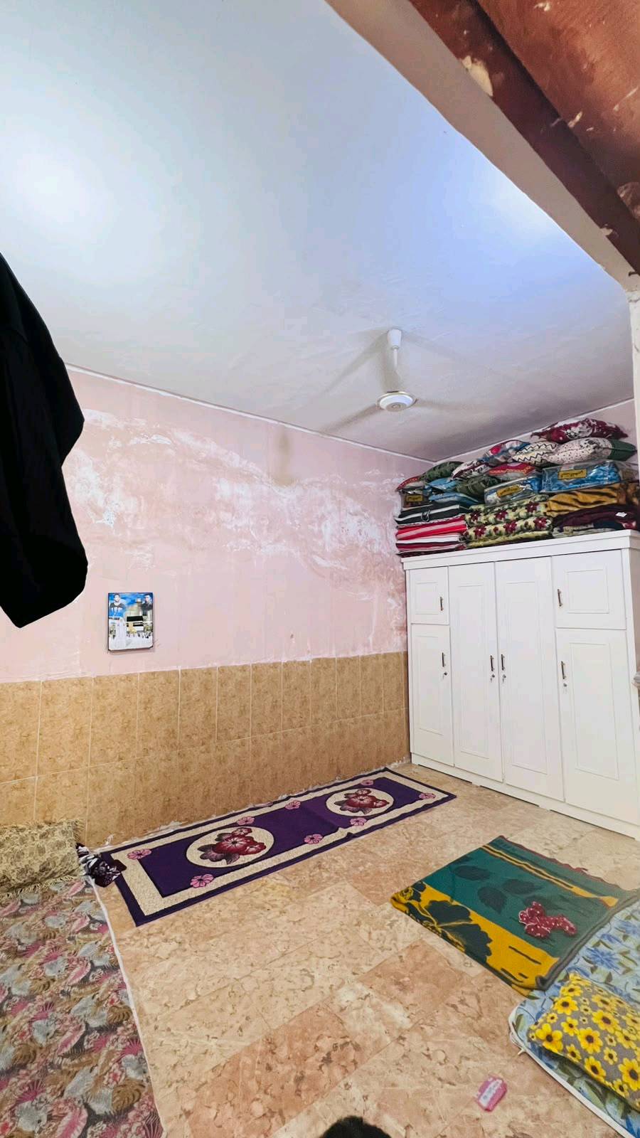 سلام عليكم بيت بل سبل الاولى قرب مكتب الفرطوسي،، ال مساحه 75متر طابقين كونكريت الرضي كونكريت صب حصيره الفوك صب كونكريت الطابق الول بيه غرفه وصاله ومطبخ وصحيات الطابق الثاني بيه غرفه وصاله وصطح زغير الرضيه كرانيت البيت طابوق البناء،، الاسعر 33وبيه مجال الشراي 
الهاتف***********