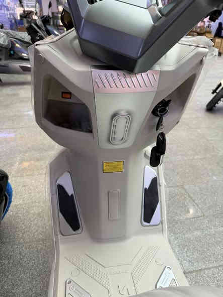 Dream 6 
دراجه الحلم :: وفعلا حلم 

من شركة سونرا العالمية 
التي تحمل اقوى ضمان على مستوى العراق 
الوكيل الحصري لدراجات سونرا

المواصفات الاساسيه : 

مواصفات عالمية وبجودة ممتازه 
ملف 1500 
سرعه 60 
مسافه 55 كيلو 
تطبيق ع المبايل تحكم كامل 
دبلات تحكم يدوي 
بلوتوث + سماعات نقاوه عاليه 
شاشة دقه عاليه وتبين اعطال الدراجه 
تاير 12 ويل كب 
شاحن مبايل 

وبعد بيه هوايه شغلات 

فقرات الضمان تلكوه ويا الصور 

مشاهدة ممتعه 

مهندس عبدالله 
***********
العنوان /  بغداد - مجمع الخلاني التجاري - SUNRA
