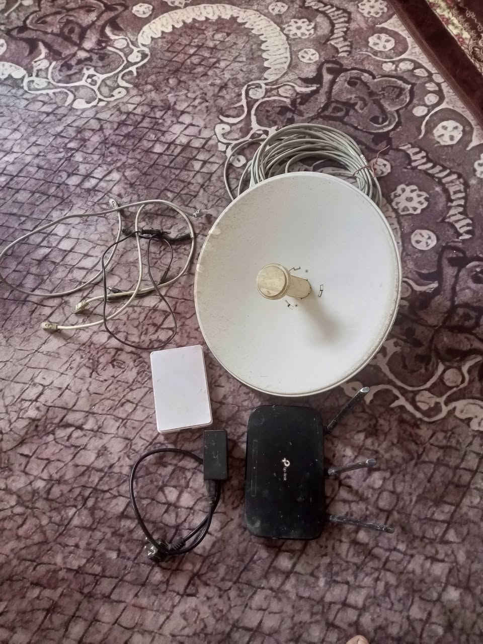 السلام عليكم 

للبيع راوتر كامل مكمل بس شده 

السعر 85الف وبيه مجال.      مكان المسيب 

          *********** اتصل خاص ما موجود
