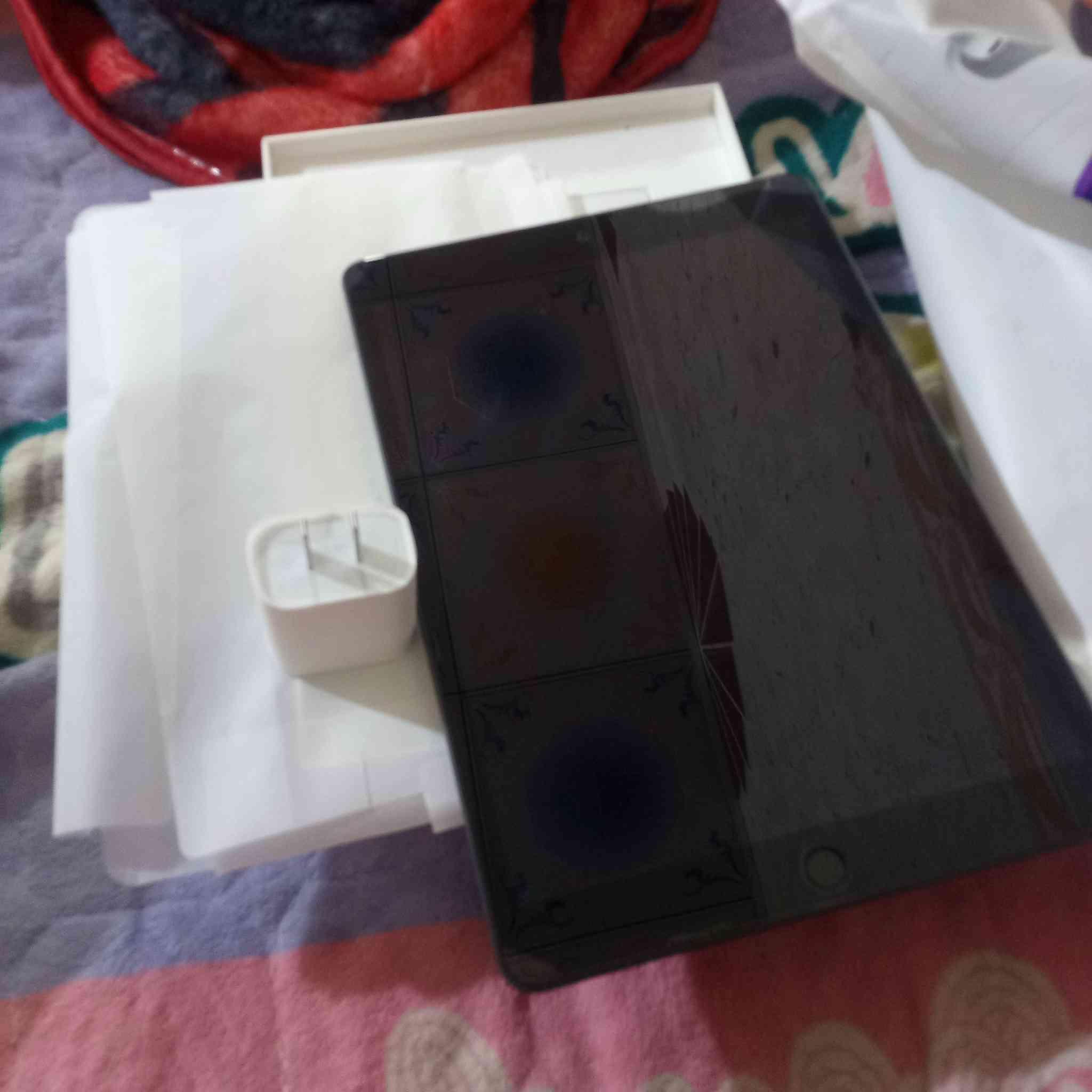 سلام عليكم ايبد 9 لبيع جديد صالي 4 ايام من مشتري ذاكه 64 فتحته بيدي كسر كارتون السعر 350. /***********
