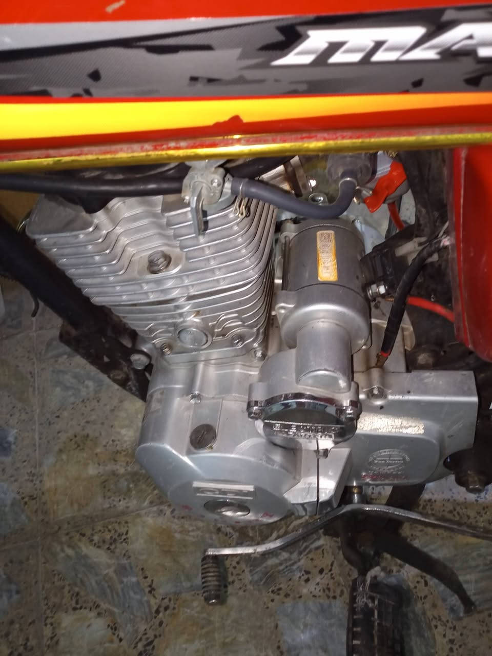 ايراني للبيع موديل 2021 نزول 2023
 اوراق كاملة 
 ومكينة ناعمه وما بيها دخان 
 نقص بس شخاطة سلف وغلاف زنجيل 
كلها شغالة ما بيها نقص 
السعر 500 بيها مجال قليل حك جيه 
مكاني بغداد الغزالية شارع ضغط ***********
