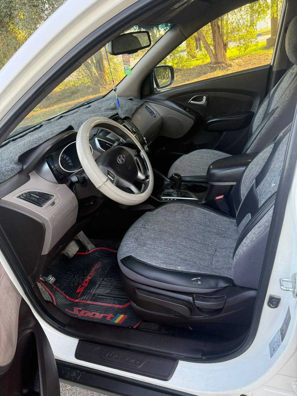 السلام عليكم سياره نوع توسان خليجي موديل2013 كفاله عامه من صبغ وضربه سياره حلوه مال بيت تحكم استيرن جهتين داخل قرميط كير مكينه حداديه خير من الله تحويل مباشر العنوان كربلاء رقم الهاتف***********
