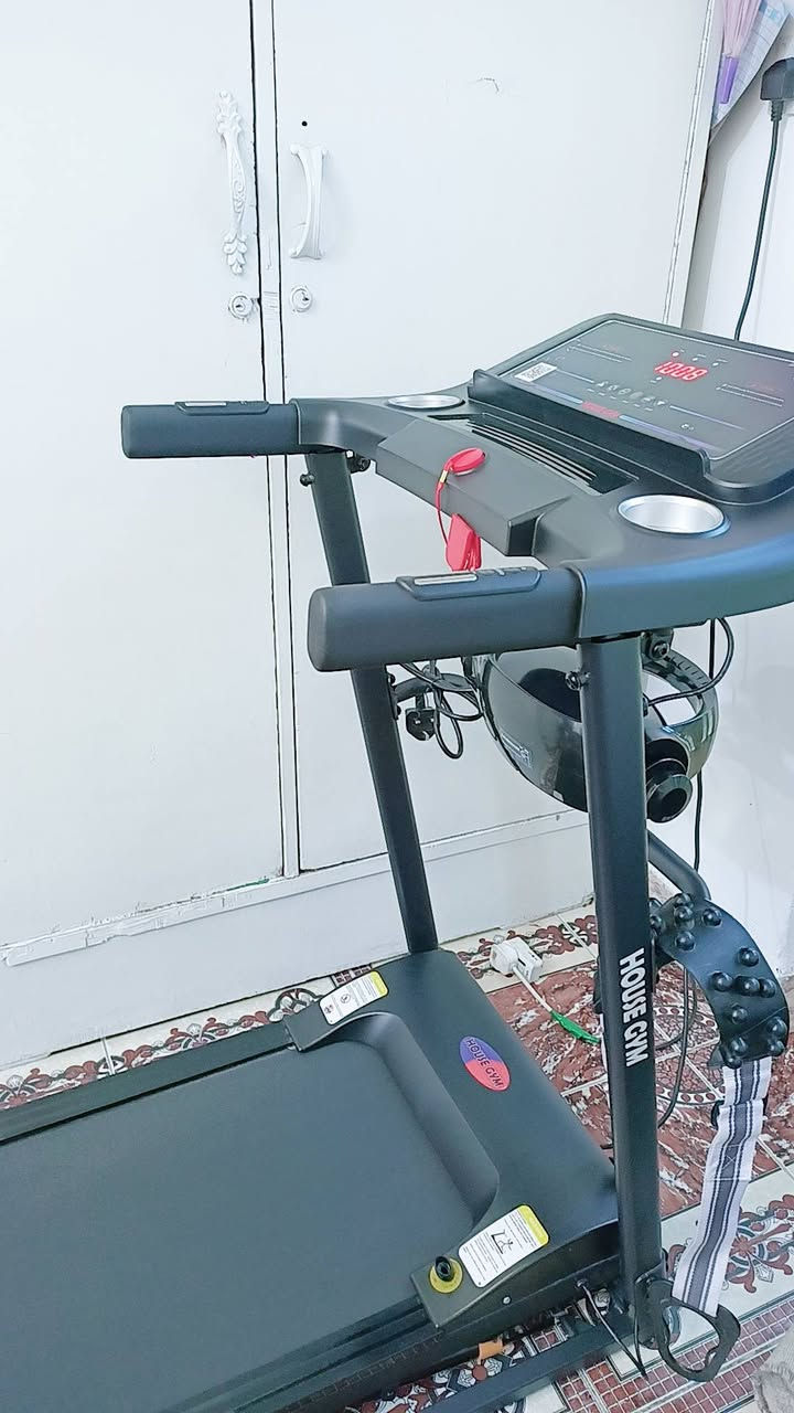 ​🏃‍♂️ للبيع: جهاز جري اخو الجديد
من الماركة المعروفة هاوس جم
​تم  استخدامه فعلياً شهر واحد فقط (والله شاهد على نظافته).
​قدرة التحمل:  130 كغم.السرعه 120 
​المواصفات:  موتور قوي وهادئ جداً
​شاشة رقمية متطورة (سرعة، مسافة، سعرات، نبض القلب) مع رجاج تكسير الدهون 
​نظام هيدروليك للطي لسهولة التخزين وتوفير المساحة.
​نظام امتصاص صدمات لحماية المفاصل.
​💰 السعر المطلوب: 250 ألف دينار (سعر قفل ومناسب جداً لحالته).
​📍 الموقع: [الرمادي السجاريه منطقة جويبه]
📞 للتواصل: [خاص ]


**إذا كنت صاحب هذا الإعلان وتريد حذفه لأي سبب، رجاءا أرسل رسالة إلى الدعم الفني**