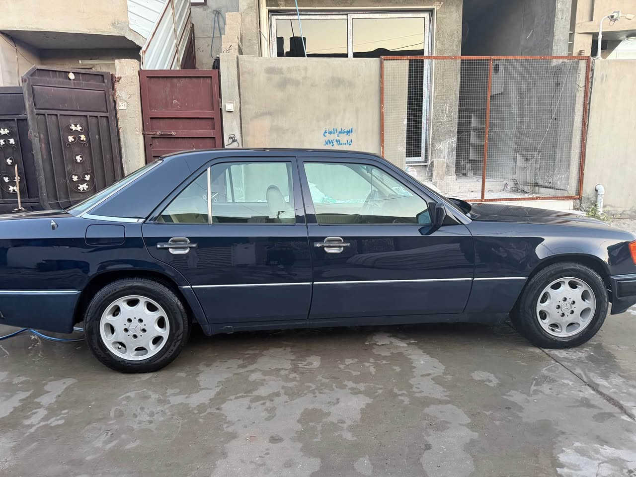 مارسدس دب موديل 92 كير محرك بلادي 320 بلاد بدون صبخ بدون ضربه شرط سياره على حطه الوكاله من دعاميه لدعاميه شرط ودواخل كذالك دواخل عسلي كله بلاد مكان السياره كركوك حي البدر  واي استفسار الخاص مفتوح ورقم هم موجود *********** كركوك, العراق
