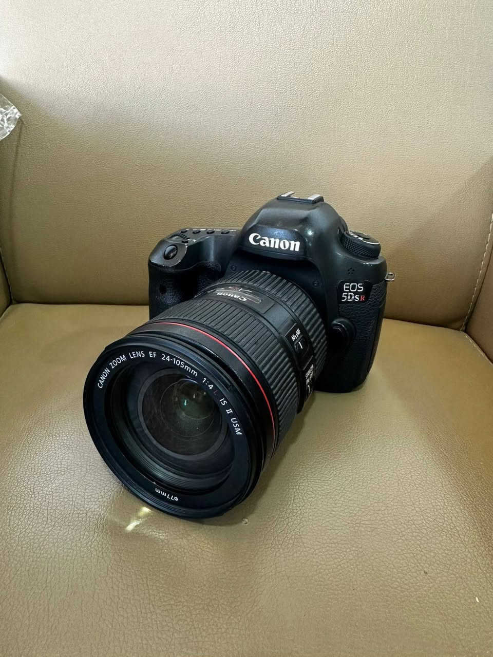 Canon 5d dsr 
51 ميكا بكسل
شترها 12k
سعر مليون و 700
***********
