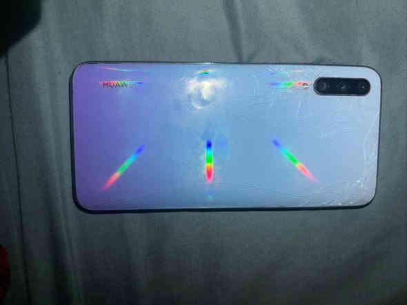 هواوي فقط كسر بلخلف السعر 70 الف مكاني نجف رقمي ***********
