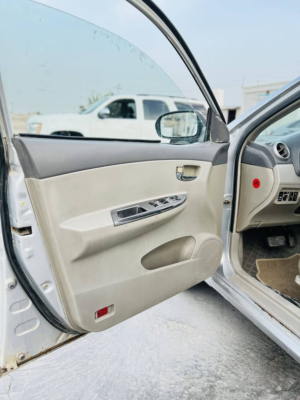 سلام عليكم بي واي دي موديل2016. محور كورله بيكاتشو 1600 محرك وكير كارتون رقم ذي قار دولي سنويه 28 ثاني يوم مداور مكفوله من ضربه قويه بيها رشات بسيطه جاهزه للخير تايرات كهربائات كلها جاهزه فول مواصفات السعر 53 وبيها مجال مكان الناصريه غراف مكلف بلنشر الاستفسار ***********
