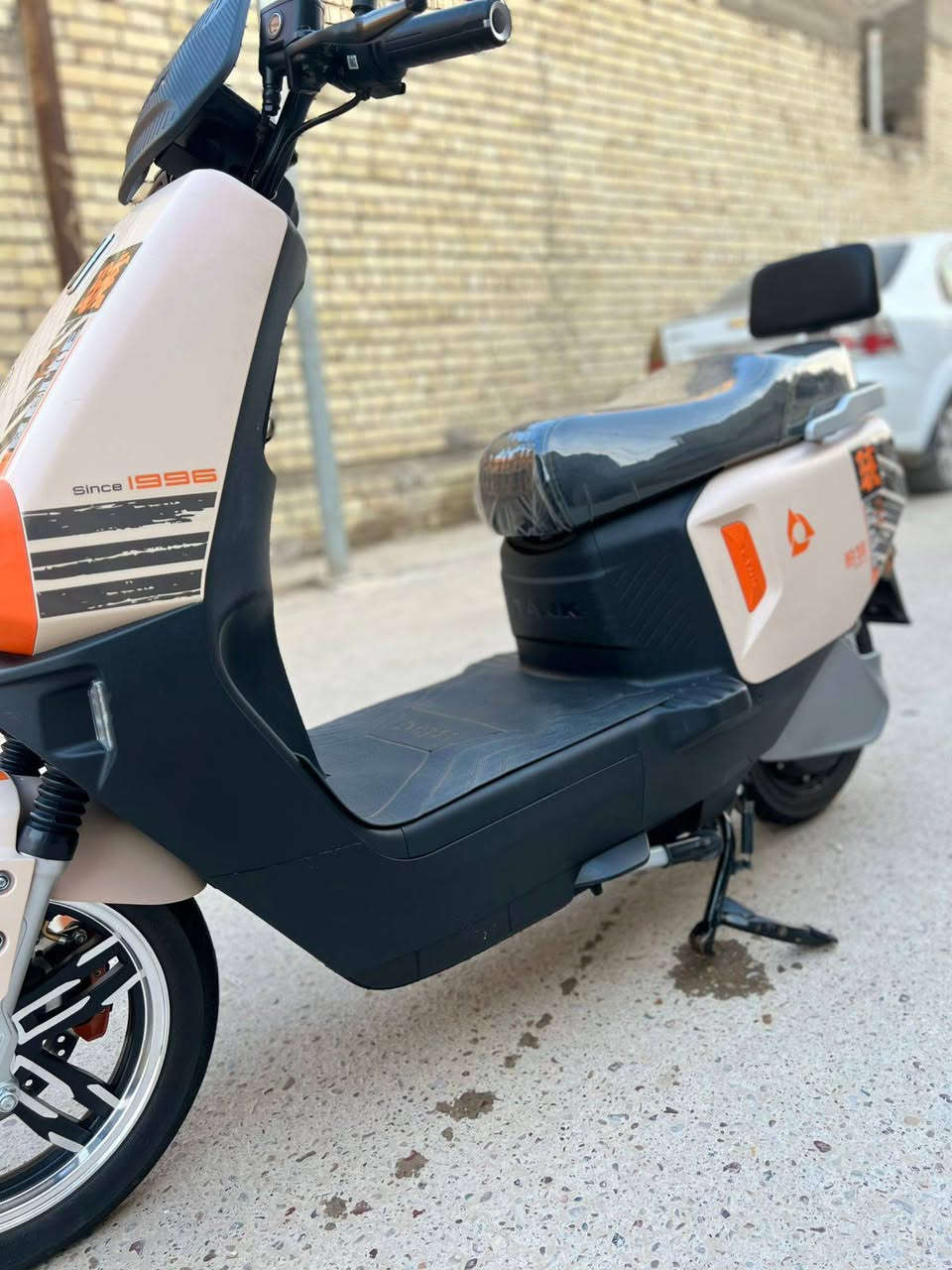 السلام عليكم اخوان
دراجه شحن للبيع 
٦ بطاريات 
الدراجه جديدة
السعر ٧٠٠ وبيه مجال 
مكان بغداد 
رقم الهاتف 
***********
