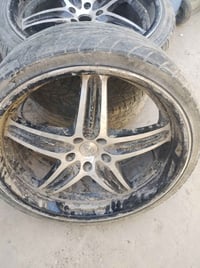 عندي زوج ويل البيع مكان بغداد الحسينيه شراي يتصل 07723242477 سعر تك ب٥...