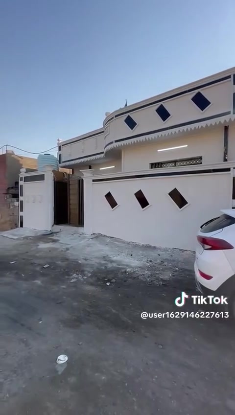 سلام عليكم بيت البيع مساحته 100/20 متر بغداد سبع قصور شارع قاسم الوكيل ماء مجاري كهرباء تبليط عن قريب يطب السعر 48ستفسار تصال ***********
