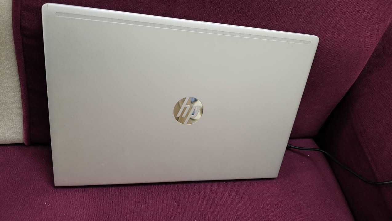 hp /512GB لابتوب 
شاشه . 15.6  ( كبيره) 
المواصفات موجوده بالصور . 
سعرها( ٤٢٠ )الف 
***********

