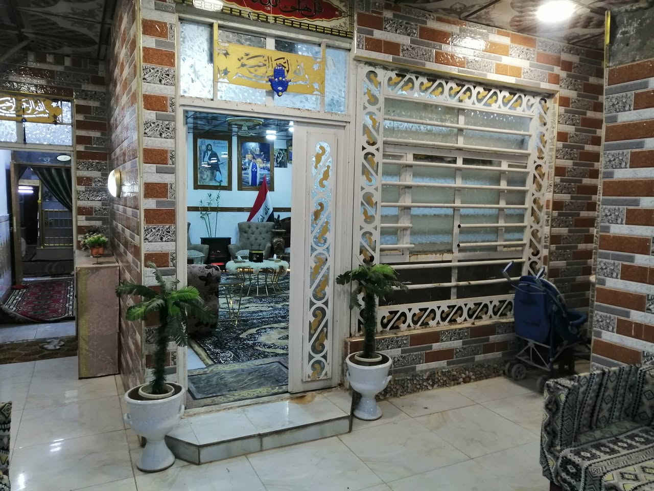 دار للبيع مساحته 200 متر في النجف الاشرف مقابيل قريه الغدير بدايه شارع المطحنه للاستفسار الاتصال على الواتساب ***********
