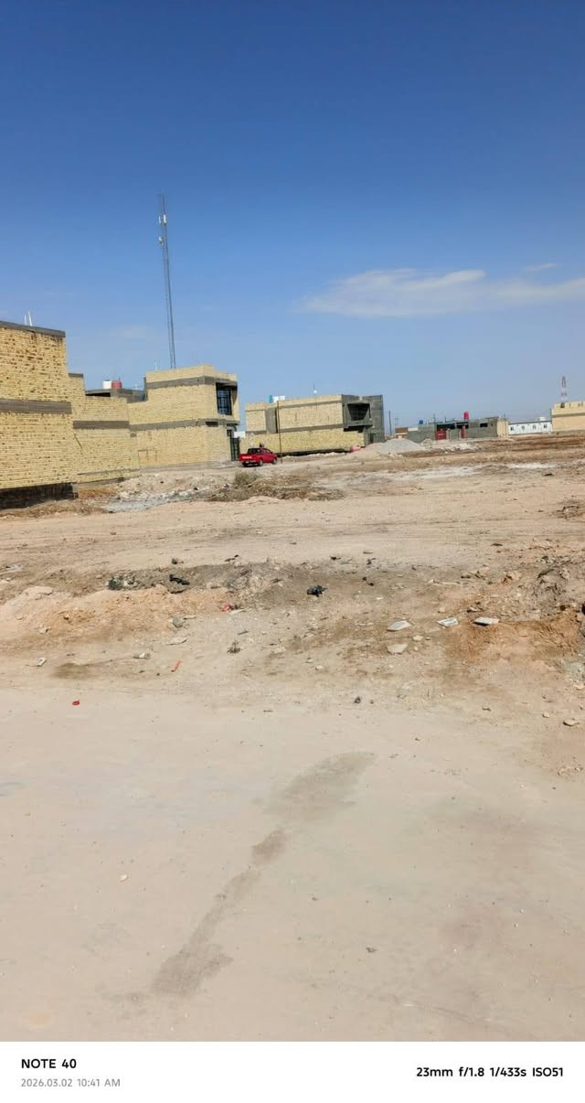 قطعه تجارية للبيع خلف مركز الكرادي على ساحه وشارع 30 متر  رقمهه 3172 متوفره كافه الخدمات ماي كهرباء مجاري شارع صب 30 متر مدارس كلشي متوفر بيهه للاستفسار الاتصال ع رقم ***********
