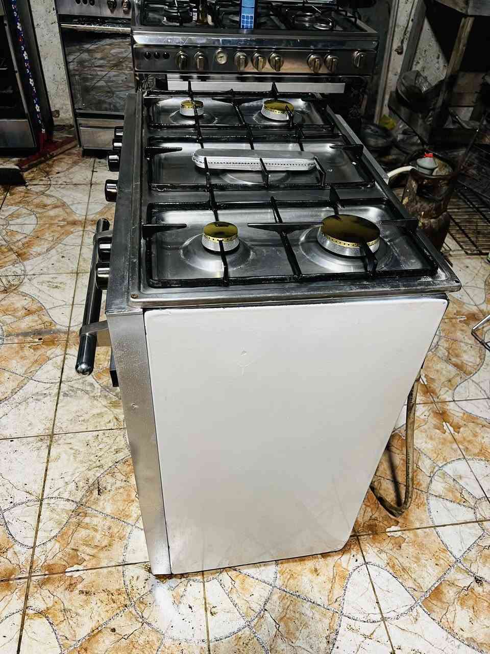 طباخ عشتار باب اول
كله شغال للبيع او المراوس نجف حي النداء 
***********واتساب فقط
