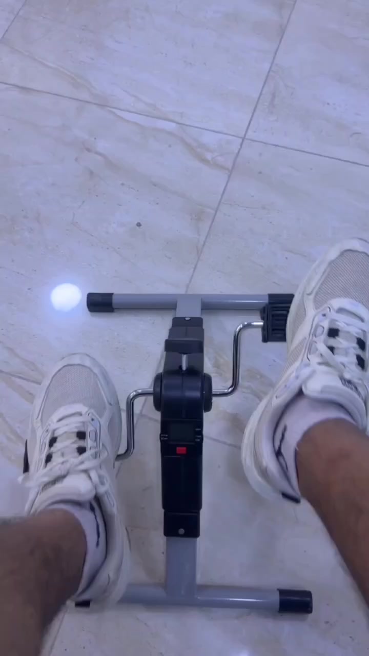 لربّات المنزل اللي يقضون وقت طويل بالبيت وما يقدرون يتحركون كثير 🏠#السعر35 الف #والتوصيل مجاني لكل محافظات 

ولكبار السن لتنشيط الدورة الدموية وتقليل آلام الركبة والمفاصل 👴🏼🧓🏽

وأيضًا مناسب لكل شخص يحتاج تمارين علاج طبيعي خفيفة وهو جالس.

وفرنالكم الحل العملي 👇🔥

دواسة تمرين صغيرة محمولة قابلة للطي

✨ شاشة عرض LCD لمتابعة التمرين

✨ مناسبة لتمرين الساقين والذراعين بتمرين منخفض التأثير

✨ تساعد على تنشيط الدورة الدموية أثناء الجلوس لفترات طويلة

✨ تدعم مفاصل الركبة وأسفل الساق والوركين

✨ تقلل من خطر آلام المفاصل والتيبس

✨ بدالات مقاومة للانزلاق لثبات وأمان أثناء التمرين

✨ تساعد على حرق السعرات والمساهمة في إنقاص الوزن

✨ شاشة تعرض عدد اللفات – الوقت – السعرات المحروقة

✨ إمكانية تعديل قوة المقاومة حسب الحاجة


**إذا كنت صاحب هذا الإعلان وتريد حذفه لأي سبب، رجاءا أرسل رسالة إلى الدعم الفني**