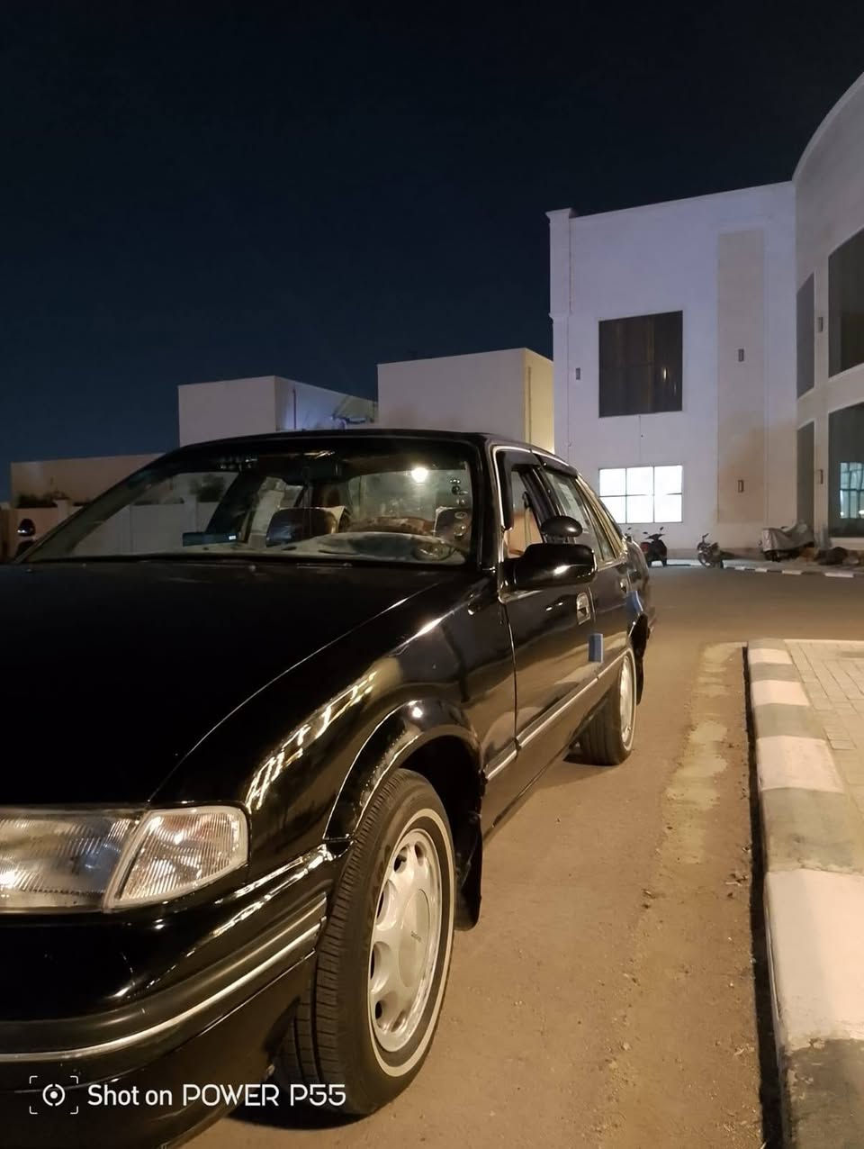 للبيع دايو برنس موديل 1993، لون أسود، السيارة بحالة نظيفة جداً ومصبوغة جمالياً. المحرك 1800 سي سي، والقير أوتوماتيك. التكييف بارد جداً، الحرارة لا ترتفع أكثر من ربع درجة مئوية. المرايا كهربائية، والأريال يعمل أوتوماتيك. المحرك نظيف، والأداء ممتاز. السيارة ما تخسر عليها أي شيء، مجرد تاخذها وتشغلها مباشرة. خاصة للي يبغى شيء عملي وجاهز. السعر 4800 دولار. للتواصل والاستفسار، راسلني على الرقم *********** عبر الواتساب أو الاتصال المباشر.
