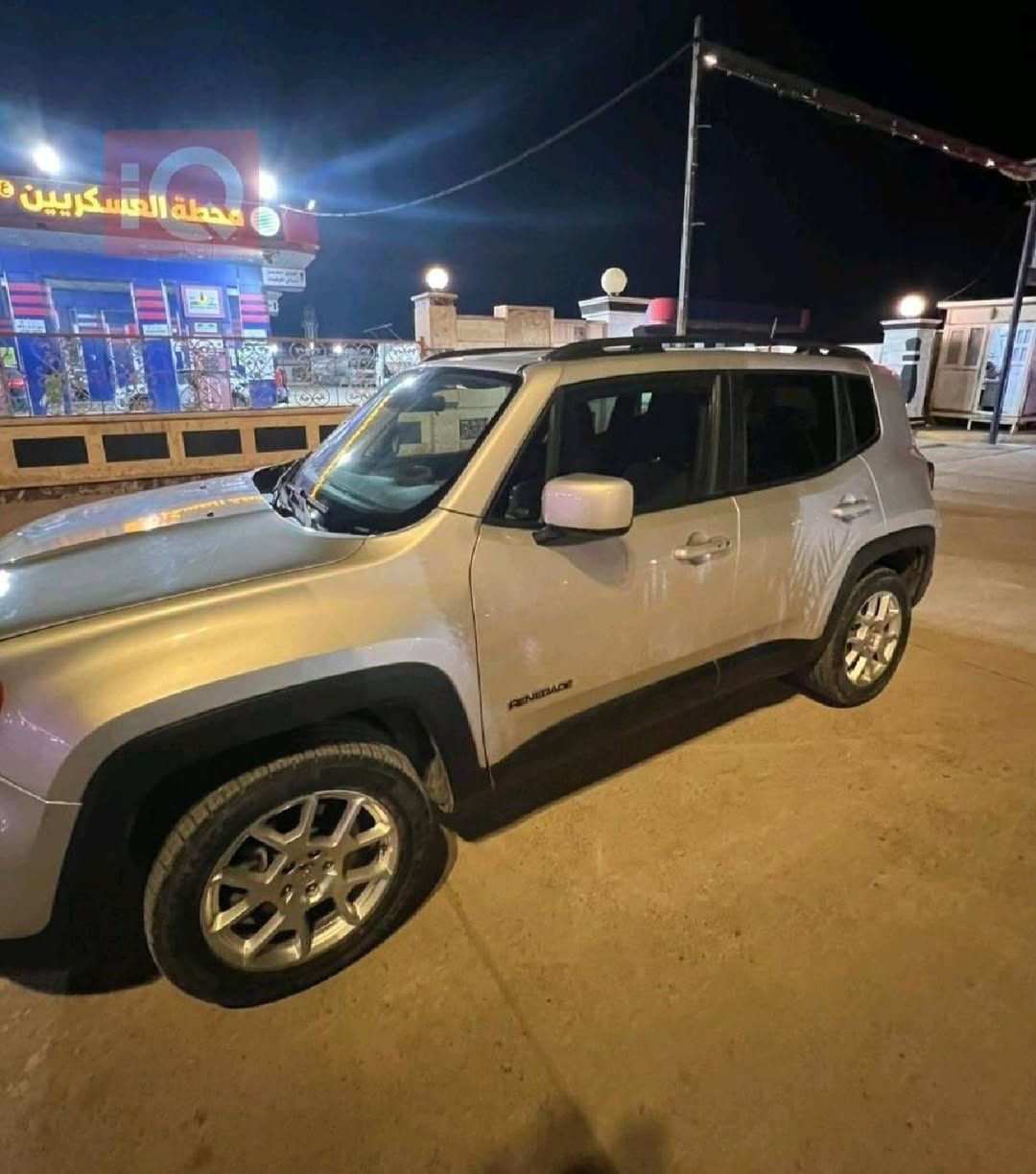 جيب رينيجيد 4x4(فور ويل)
موديل 2020السيارة ضربتها 
خلفية بدون دواخل گیر 
ومكينة مكفولات السيارة 
نظيفة حيل وممشاها قلیل 
للبيع او مراوس حسب النظافة
للأستفسار اكثر وتفاصيل على الرقم
***********
