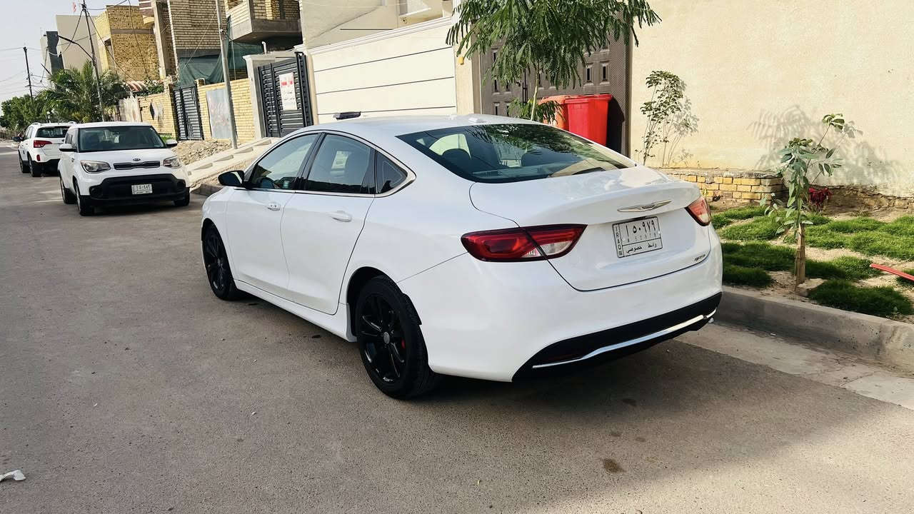 تحيه طيبه …❤️
سياره للبيع نوع كراسيلر C200 
موديل ٢٠١٥ 
لون ابيض 
رقم واسط حره مشروع وطني سنويه مجدده الى ٢٠٢٨ 
.
وارد امريكي حادثها جاملغ وبنيد فقط وباب السايق فقط صبغ لتلاون فقط بدون قطره معجون او دكه جاكوج 
.
مواصفات 
مكينه ٢٤٠٠ المرغوب مكفوله من الفتح والتبخير جديده بعدها 
كير اوتوماتيك (9 نمر)
شاشه 
كامره 
كشنات مخمل 
تحكم ستيرن جهتين 
بك لايت لد 
ويل ١٧ وصبغته اسود لجماليه 
منظومه غاز افولها ب٨ الاف ابقه بيها اسبوع 
صدرها كله جديد بدلته شلع 
تخم اذين جدد 
زوج دراميات جدد 
تبريد جديد ثلج 
زوج فلجنات جدد وتخم دسكات جدد 
برمجه مراوح يعني ماكو شي اسمه حماوه 
وبعد هواي امور مسويها الها 
السياره مصروف عليها كلش هواي وجاهزه بمعنى الكلمه 
والياخذها بالعافيه عليه 
وسعرها ٩٣ وبيها مجال بسيط بعد المعاينه 
ومكانه بالكوت مركز المدينه 
وهذا رقمي ***********
