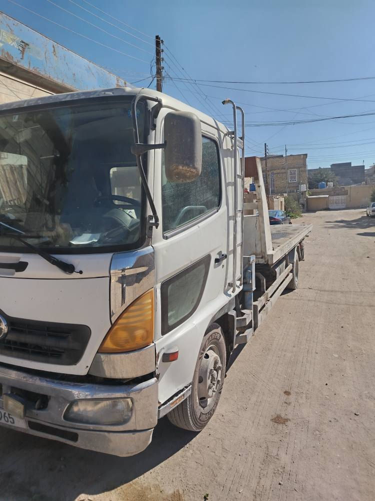 هينو سطحه وكرين موديل ٢٠٠٢ بسمي هزه جديده مو معلايه السنويه لغايه ٢٠٣٠ السطحيه ٦ متر وعرض ٢٣٥ والكرين اف اكس سلايتين السعر ٣ دفاتر البصرة الزبير ***********او *********** الزبير, البصرة
