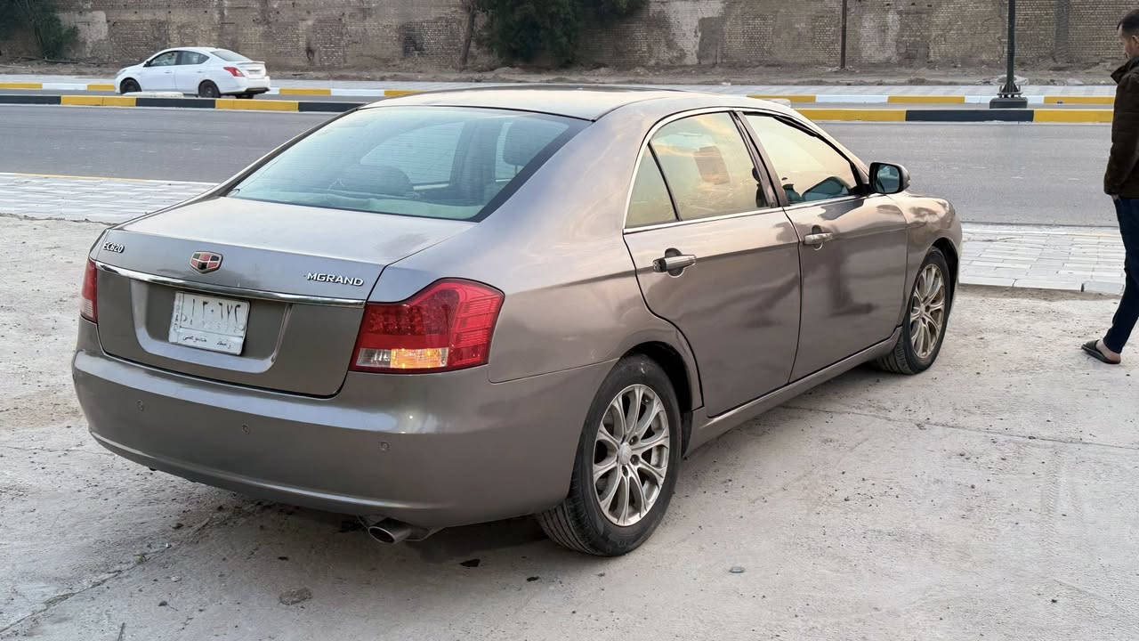 أسلام عليكم من ارخص المدن ام كراند  مديل2013 مكينا وكير خير من الله حجم المحرك 2400 السياره رقم واسط بسمي تحويل مباشر السياره مصبوغه بدون للجماليه شواصي لغود كص كله سليم صدر تخم تاير تبريد كله جديد شاده السعر 55وبيه مجال تعال شوف السياره مكاني بغداد وتدلل دلال***********
