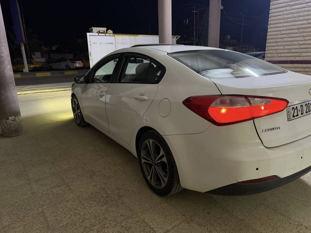 سلام عليكم 
سيراتو 2014 رقم سليمانيه جديد سنويه لل28
مكينه ممفتوحه كير بحالة وكاله 
ماشيه 213الف 
سياره فتحه 
اشاره بل مرايه 
ويل كروم 
صالنصه حفر 
تبريد قطعتين 
سياره جاهزه من كلشي مذب عليها الف 
بارد فقط بدون تبدل او صبغ 
سونار مرفق 
للاستفسار ‭
***********
مكانها ديوانيه
