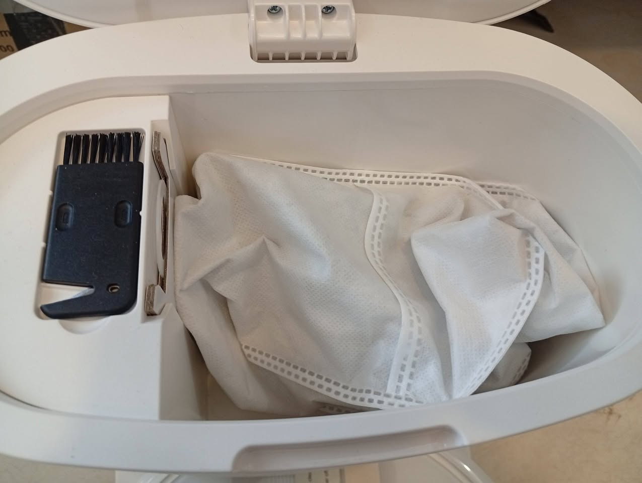 مكنسة روبوت ذكية Laresar Grande 2.
وقت التشغيل: تصل إلى 200 دقيقة من التنظيف المستمر بشحنة واحدة.
قوة الشفط: تتميز بقوة شفط عالية تصل إلى 3200 باسكال.
التصميم: تصميم رفيع يبلغ ارتفاعه 7.5 سم للوصول تحت الأثاث.
الميزات الذكية: تعود تلقائيًا إلى قاعدة الشحن عندما تكون البطارية منخفضة وتدعم التحكم عبر التطبيق.
مستخدم نضافة 90بالمية سعر 160الف توصيل متوفر


**إذا كنت صاحب هذا الإعلان وتريد حذفه لأي سبب، رجاءا أرسل رسالة إلى الدعم الفني**