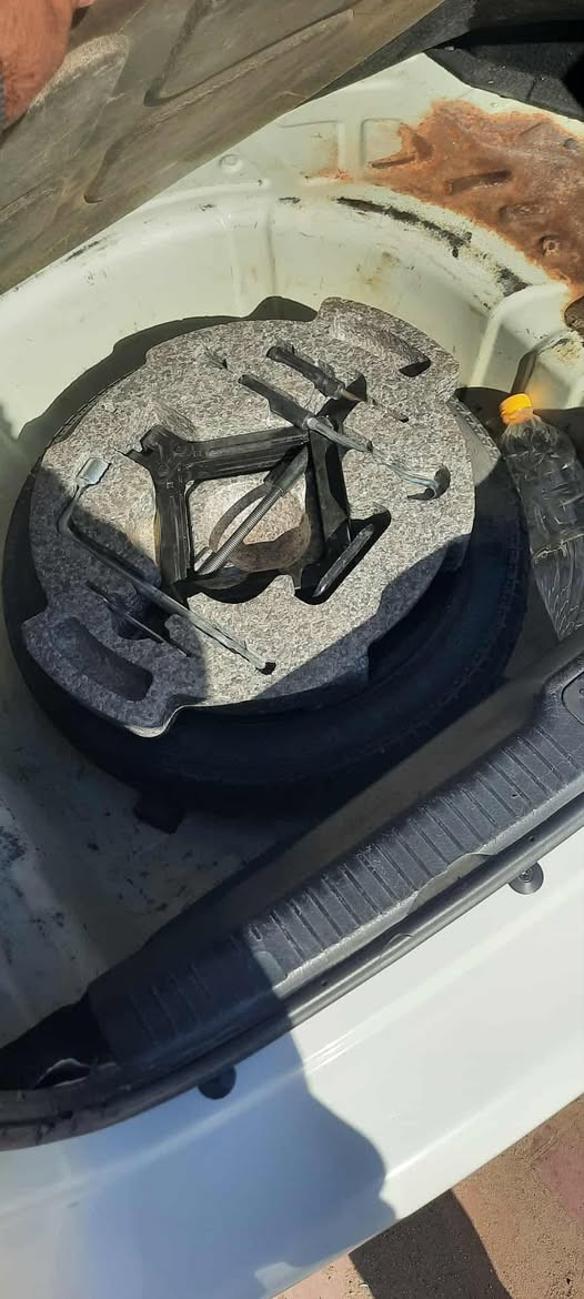 سلام عليكم
سيراتو خليجي 2008 
مكينه 1600
رقم بابل نكليزي بسمي
سنويه 2030 جديده هزه جديده
بيه دواير ودوس السونار مرافق بلصور  ولباقي مكفول
تبريد تدفئه كله شغال وبلاديه
مكينه كير حداديه كهربايات كله جاهزه 
سعره 92 الستفسار تصل علئ الرقم
*********** مكان كربلاء الحر
