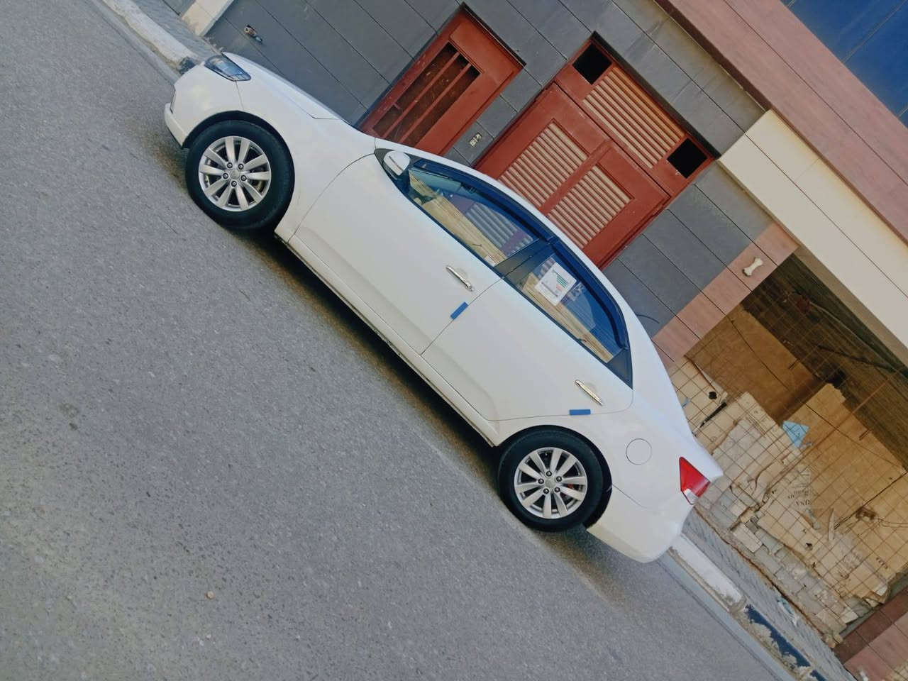 . السلام عليكم سيراتو للبيع موديل 2013وارد خليجي كفاله عن الضربه والتبديل مكينه كير كفاله حجم المكينه 1600 تخم تاير حداديه تبريد ثلج  بسمي تحويل مباشر العنوان  كربلاء السعر.   95. بيها مجال رقم *********** الهاتف
