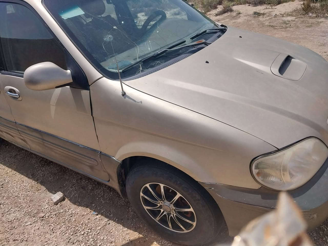 السلام عليكم  كرنفال كاز 2000مكينه كير  شرط حداديه وسط باتري جديد تايرات نظيفه سياره حلوه مكانه السماوه الرميثه ***********2
