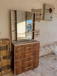 ميز تواليت • مستخدم نضيف • الشطرة فتاحيه