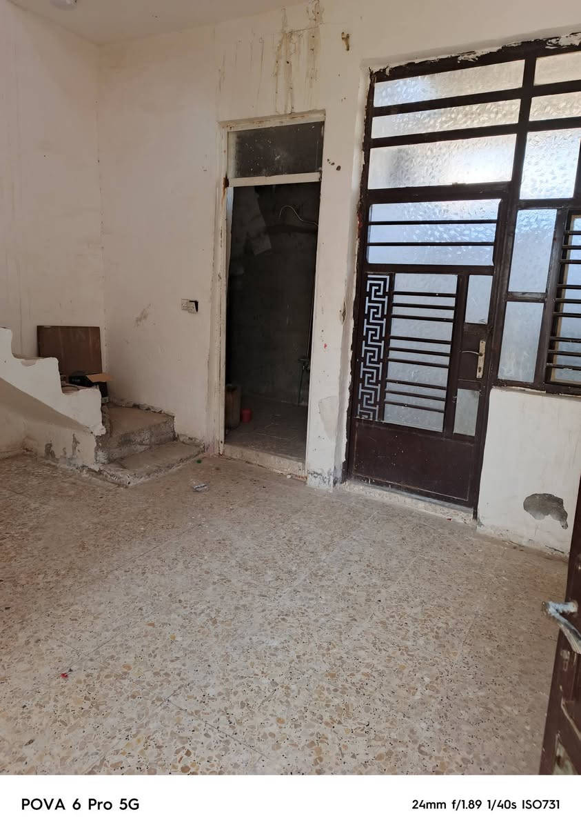 50 متر طابق واحد بناء بلوك بشارع ابو دراج خدمات كامله للبيع ***********
