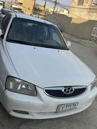 فيرنا ٢٠١٢ للبيع سيارة بيها باب مبدل بشركة عامة الي خلف السايق وجاملغ ...