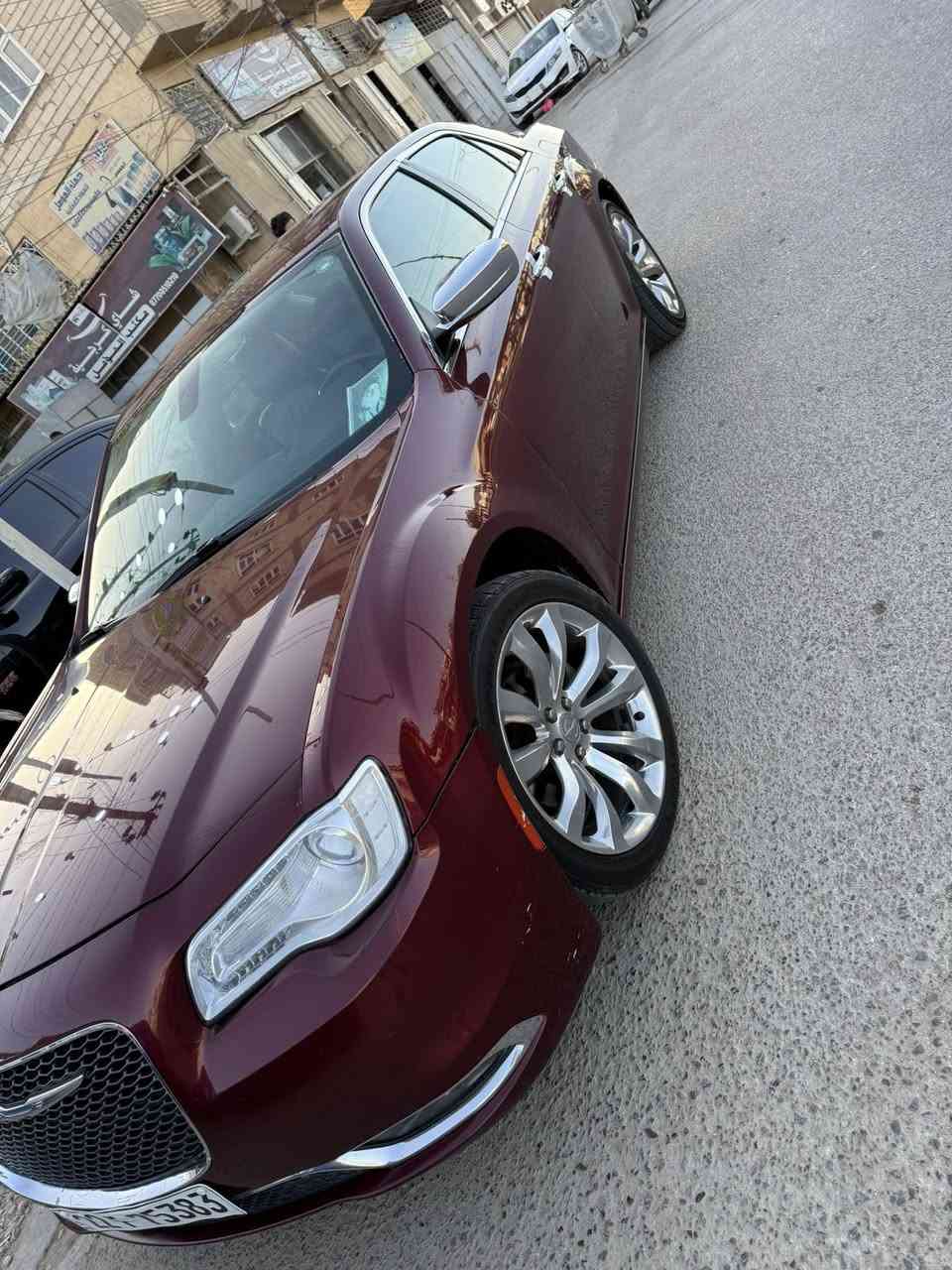 السلام عليكم
للبيع كرايسلر C300 اوباما 

2017 أصل ماشيه
هزه جديده 
وسنويه بسمي 
رقم اربيل 
داخله كلين 

السياره جاهزه من كل نقص 

حداديه تخم تاير تدفئه تبريد كله جاهز

سياره معروفه مواصفاته فول عده رادار  
السياره جاهزه ربع ما تصرف عليها ومال جناي 

سعر  250$ وبيه مجال 
الهاتف  ***********
المكان    كربلاء
