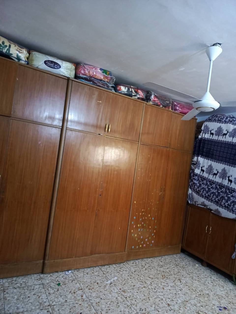 السلام عليكم كنتور صاج عراقي نجاره عراقيه ست بيبان ابو ملحق داخله نضافه فول سعر 300 محتاجه بس تلميع مكاني الدوره ابودشير رقم ***********
