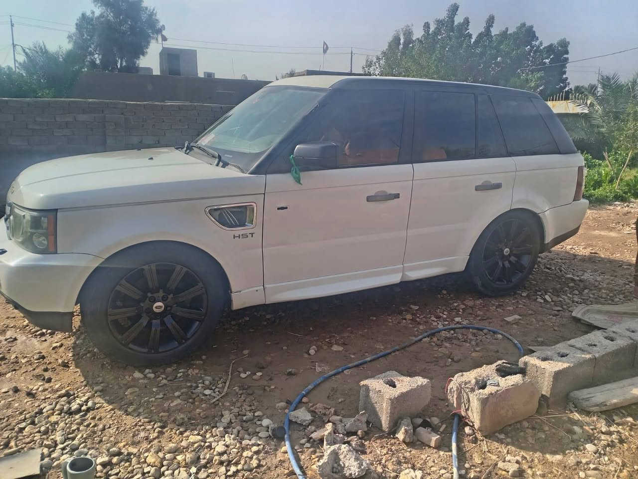 السلام عليكم من رخصت الدمن المحترم للبيع رانج موديل ١٠ محوره مكينه ديفور الجبيره بلجيس مكفوله من كلشي من كص وطلب عشائر سياره شلعه فول تخبل حيل جديده بمعنى الكلمه تراي كلش حلو سبورت جوبلس شغال توني شادهن فول مواصفات السعر ٥٥ وبيه مجال المكان واسط مراوس حسب القناعه ***********رجا رجا الموشراي لايخابرني
