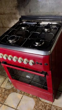 طباخ البيع كولش نضيف وفرن شغال 07843820963